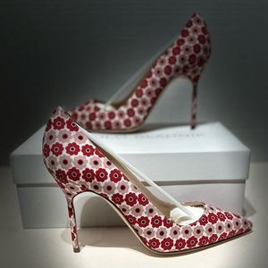Manolo Blahnik • Pink BB Pumps